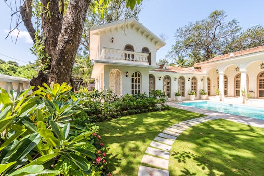 High-End Villas in France With Private Estate Gardens