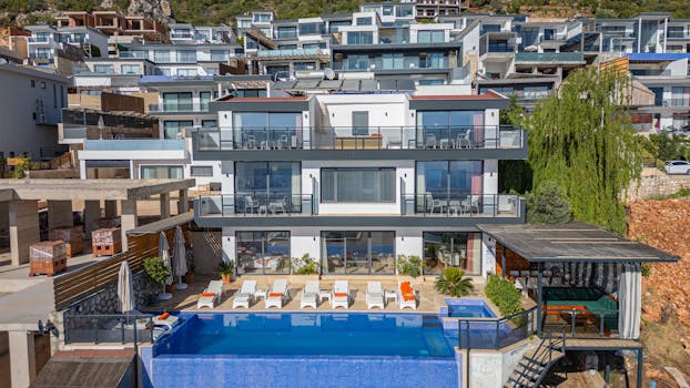 High-End Villas in Greece With Infinity Pool Views