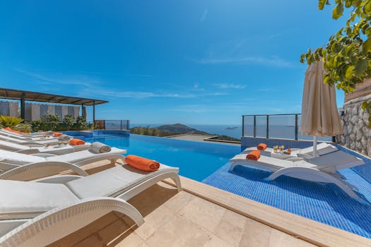 Luxury Hotels in Hawaii With Oceanfront Infinity Pools